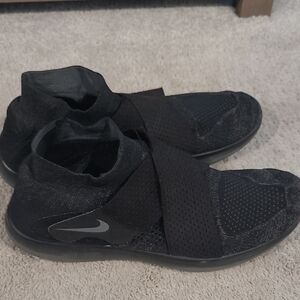 Nike Men's Black Mesh Athletic Shoes